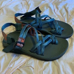 Orange/Teal Chacos 🧡